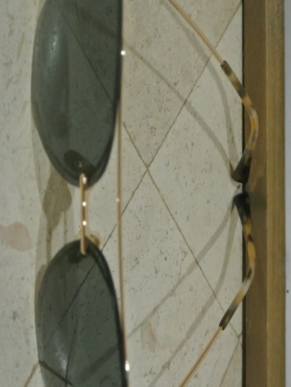 DIFF BLACK LENS GOLD TRIM AVIATOR SUNGLASSES